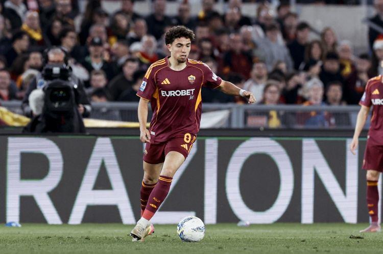 每体：巴萨正寻找一名兼具身体与技术的中场，目光已经瞄准艾纳维