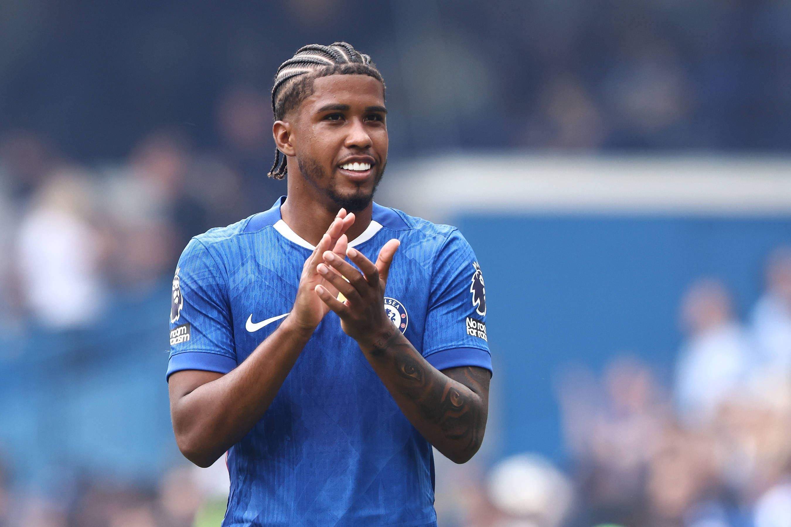 安德雷·桑托斯：第一个去训练的是詹姆斯 后卫踢前锋我会选托辛