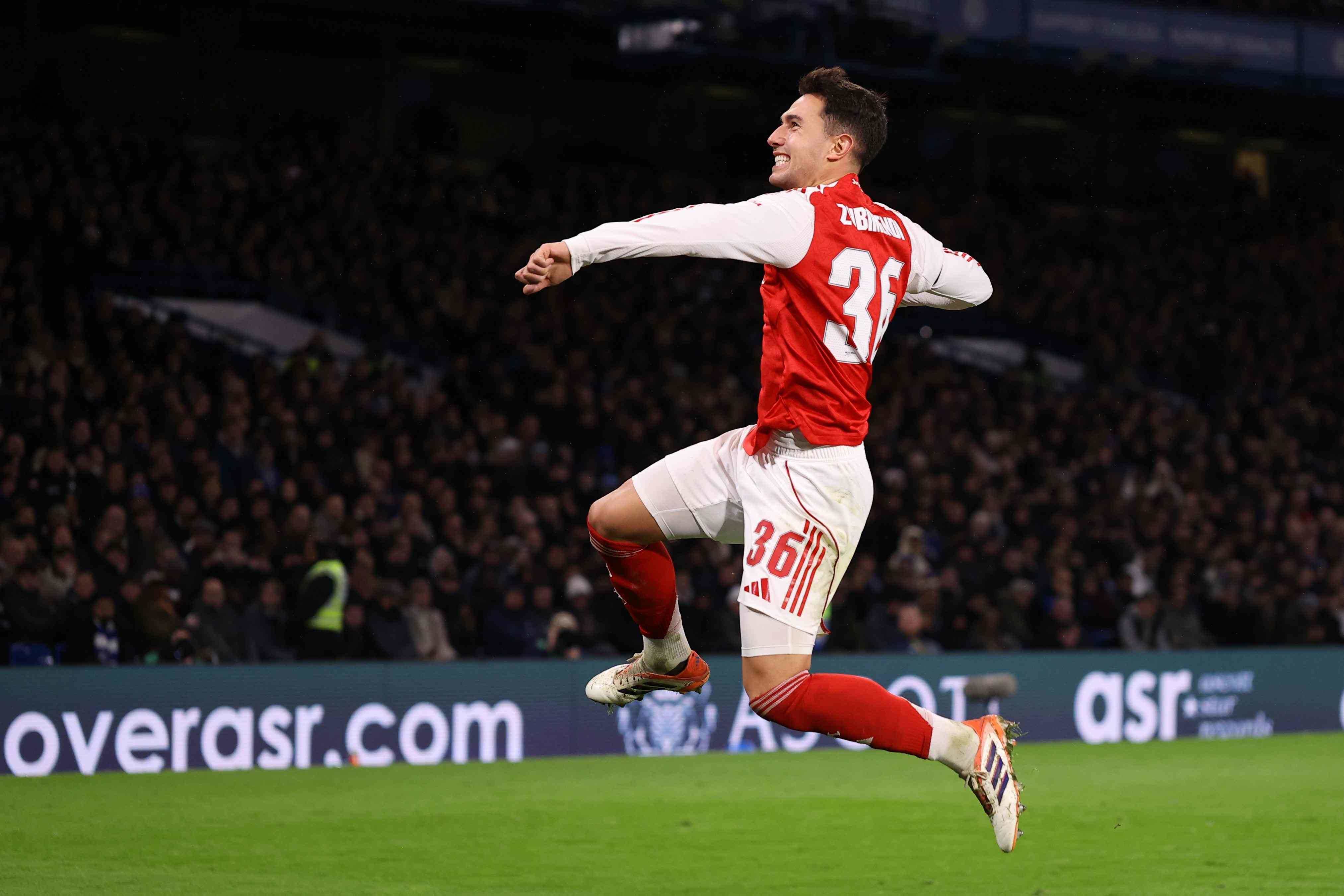 卡拉格：苏维门迪近期在中场表现挣扎，经常被迫长传 没有准头