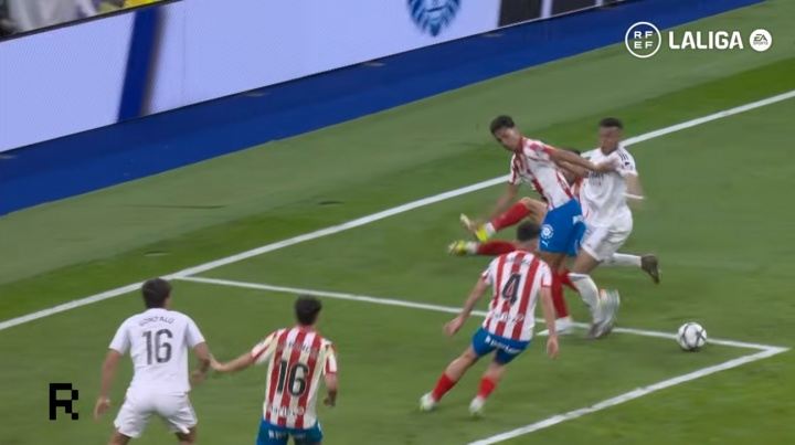 西足协裁委会评议：姆巴佩对赫罗纳倒地应判点，但VAR未介入正确