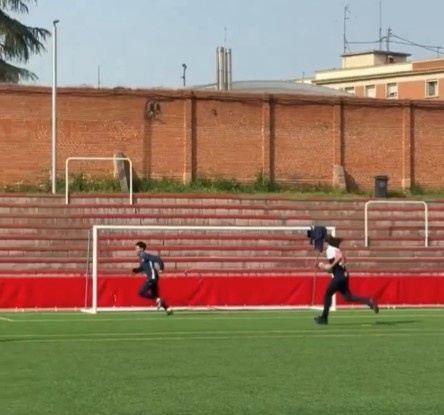 故意整活！西协乙一球队主席追着要穆斯林球员试吃火腿引发争议