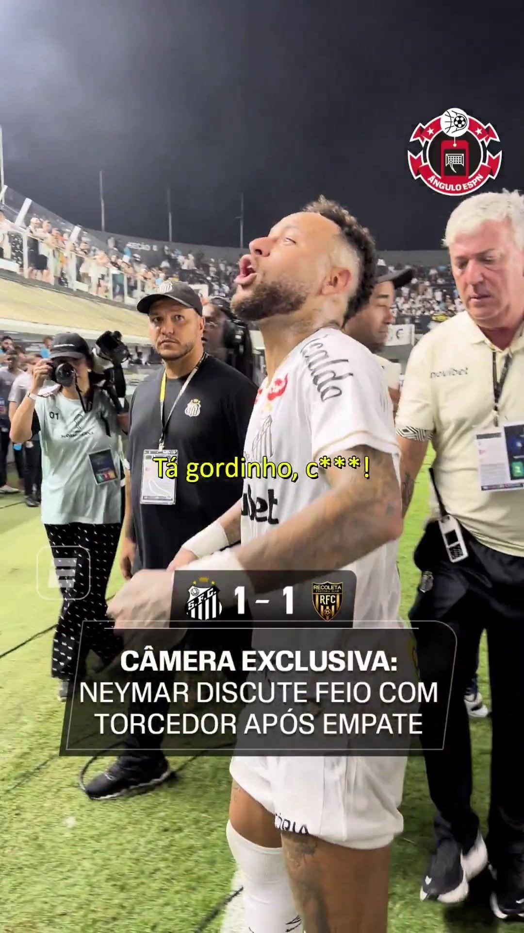 球队表现不佳遭批评，内马尔与球迷争执：我TM非常尊重俱乐部