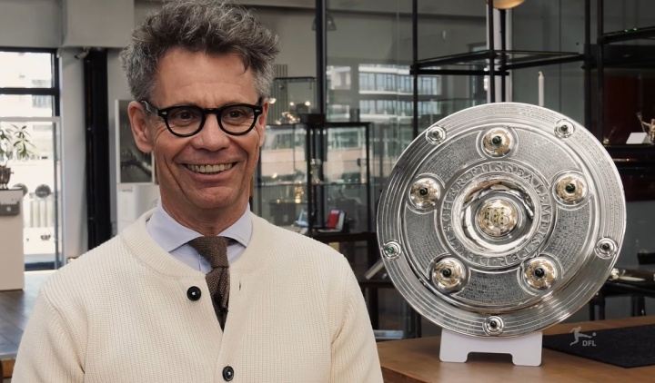 德甲冠军奖盘再次扩容，为未来30年留足雕刻空间