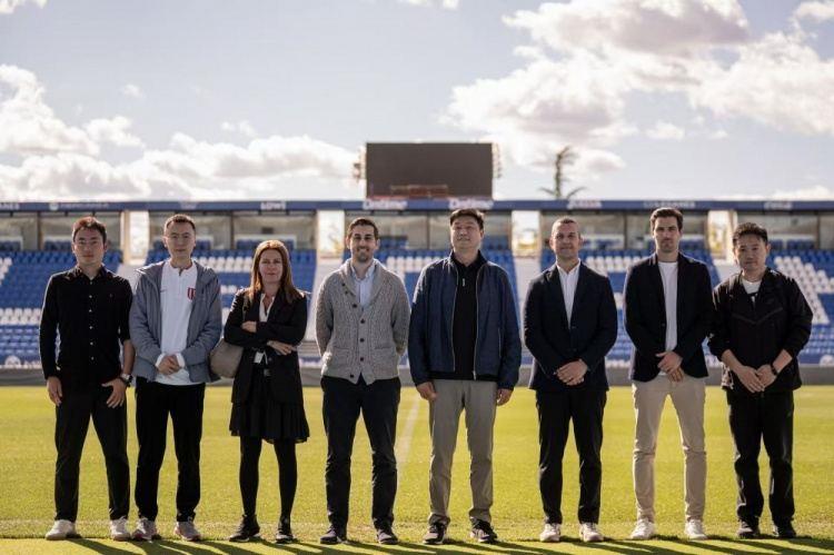 成都蓉城俱乐部代表团到访莱加内斯俱乐部，进行交流访问