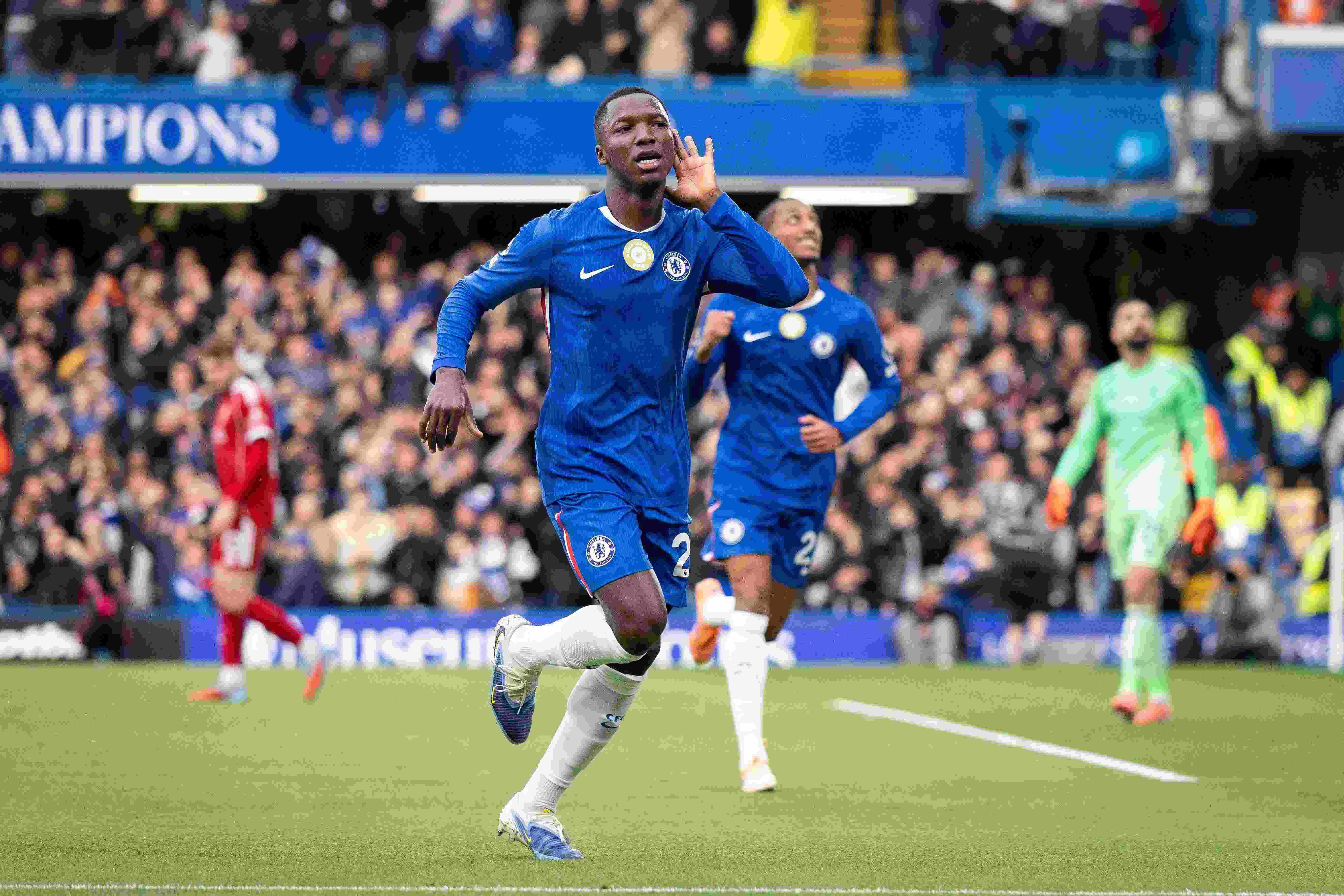 留住大将！电讯报：切尔西即将和中场凯塞多续约，球员将获得加薪