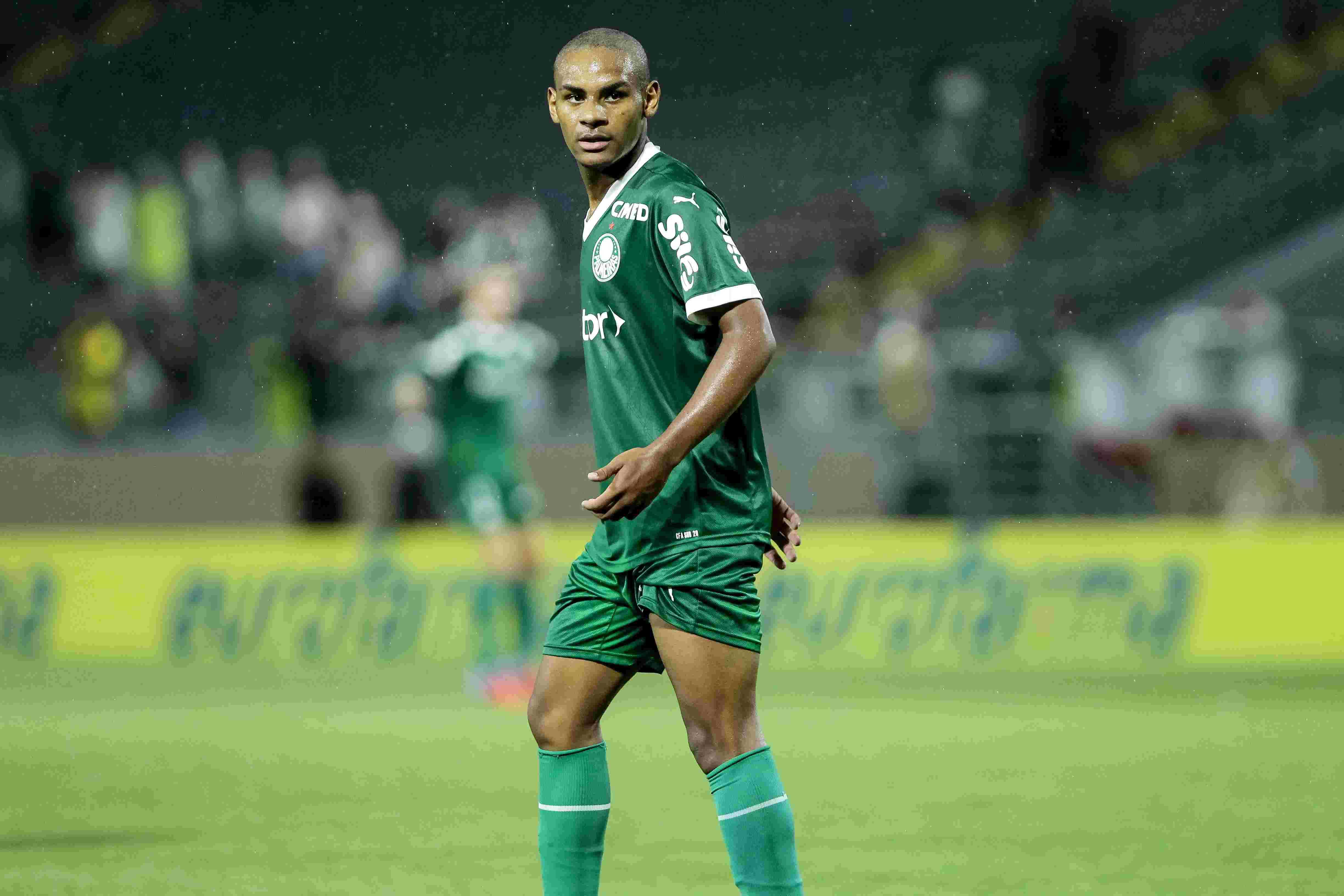 每体：16岁前锋孔塞桑签约经纪人为旅欧作准备 巴萨曼城均想引进