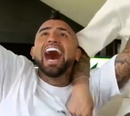 他还是忘不了皇马！比达尔晒观看直播动态，迪亚斯破门后振臂高呼