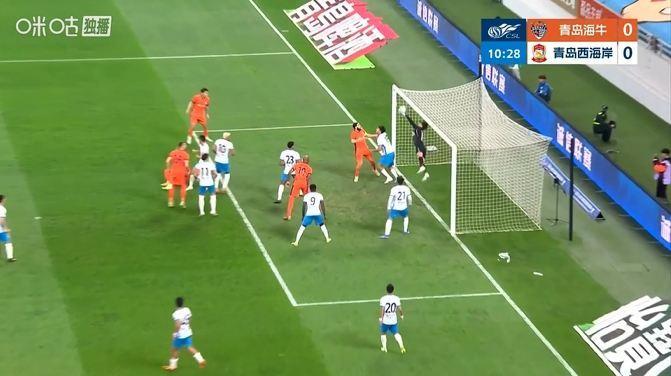 开场先来个神扑！海牛外援近距离头槌，李昊极限将球扑出