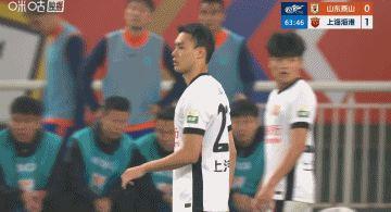 出乌龙？海港换人后比赛中断，场边显示卢永涛被换下实际是刘祝润