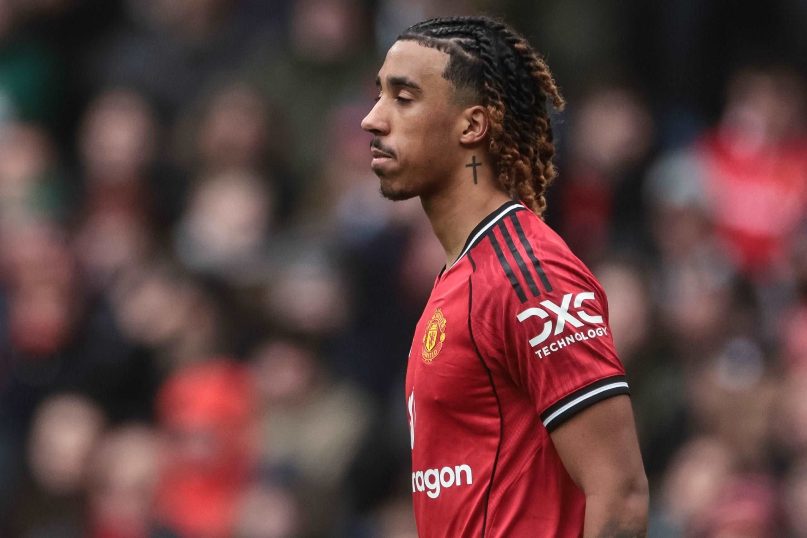 TA：约罗具体伤情不明，曼联一线队正印中后卫仅剩19岁的海文