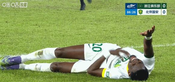 也是脑震荡换人？恩科洛洛第87分钟受伤，国安本场第四次换人