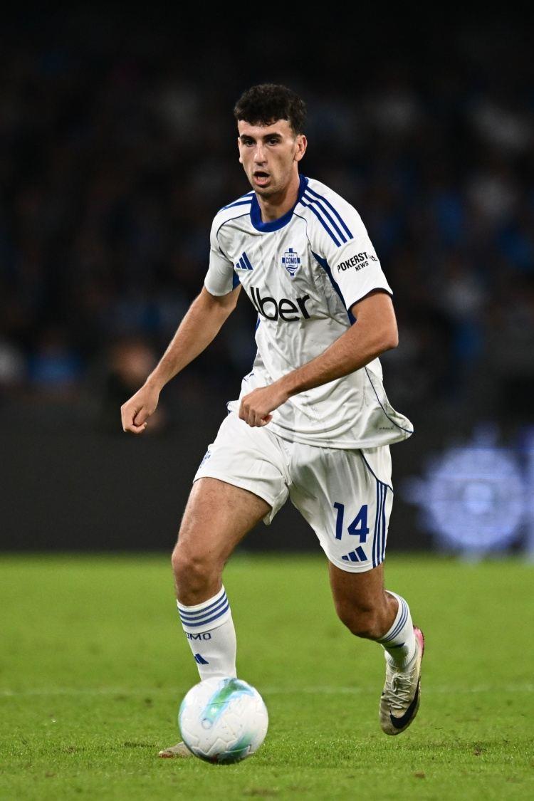 记者：皇马预计将回购21岁中卫拉蒙，科莫获得欧冠资格才有转机