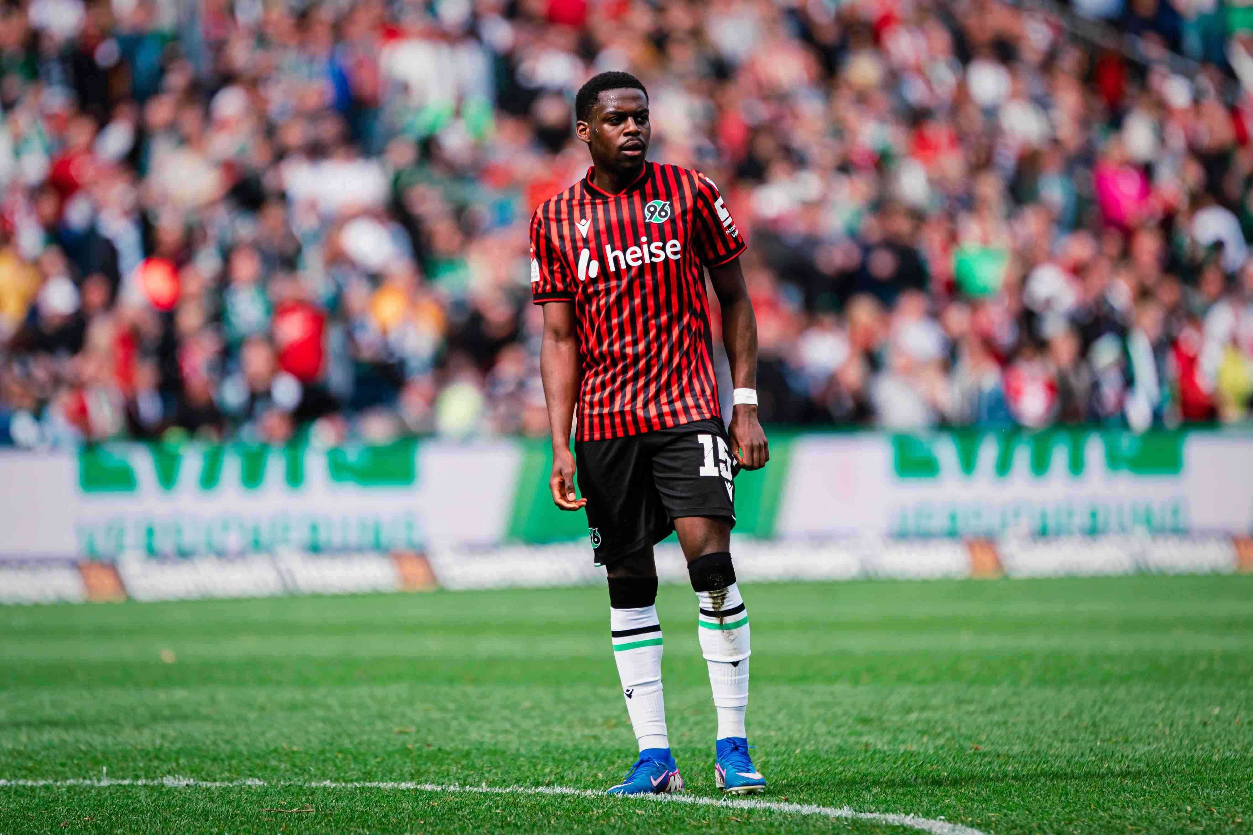 德天空：法鹰罗马等队接触拜仁20岁后腰阿塞科，汉诺威想继续租借