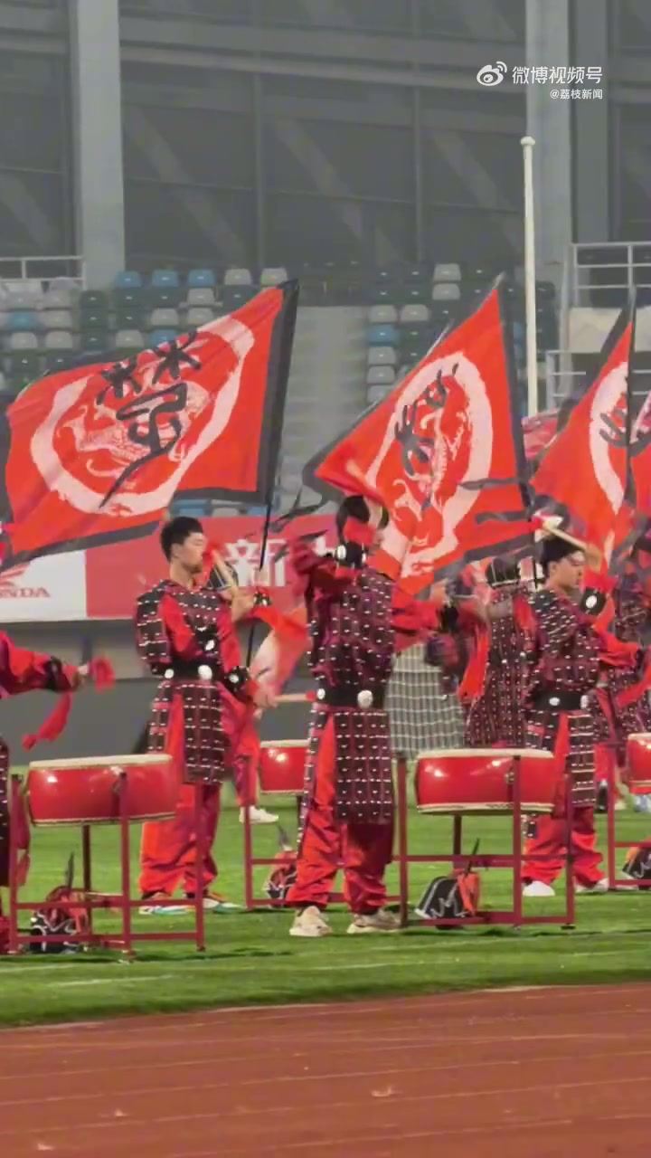 宿迁奥体连夜彩排气势如虹，邀请何润东扮演项羽助阵“苏超”