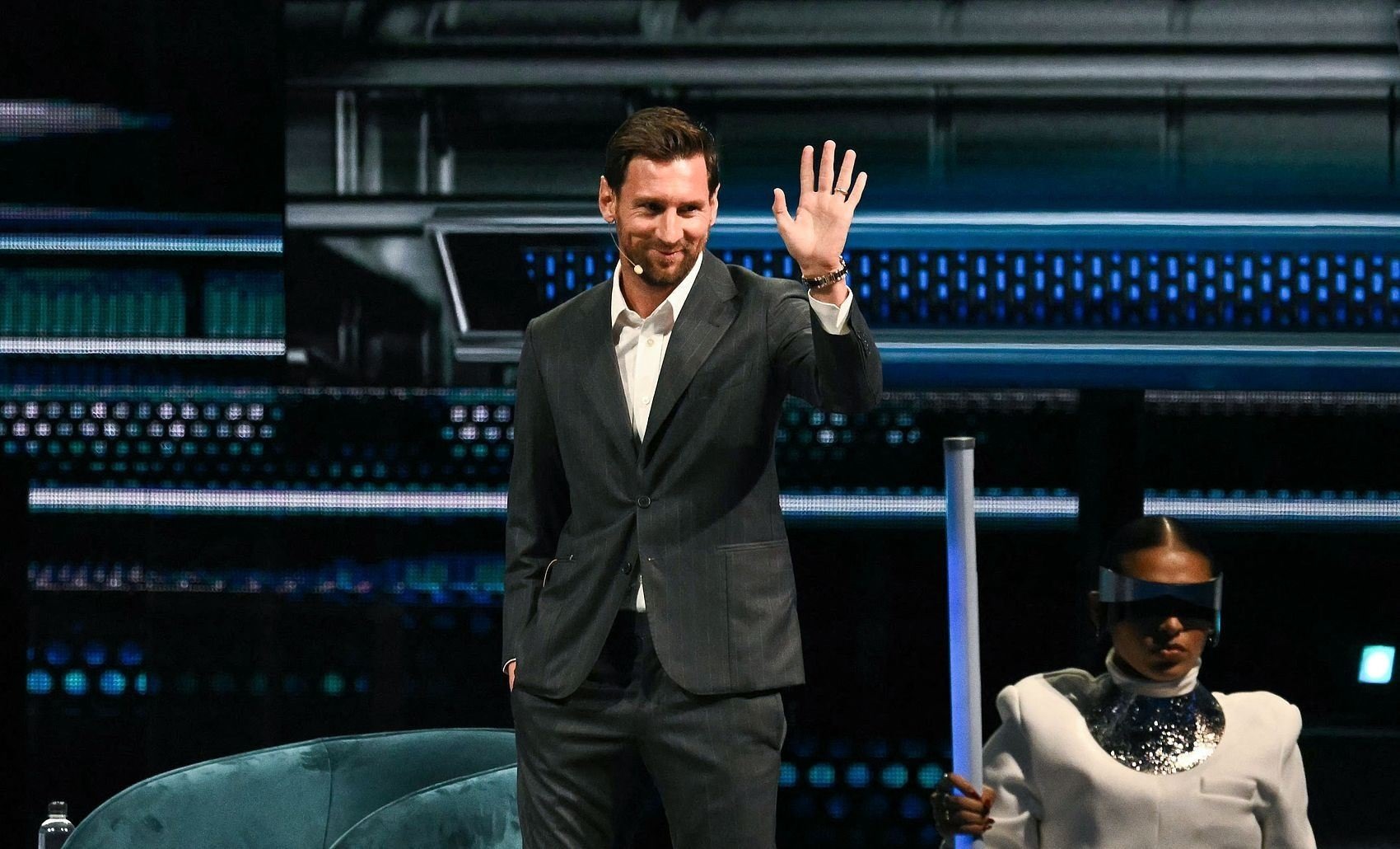 马卡：梅西计划全面接管科内利亚，目标是大力推动青训发展