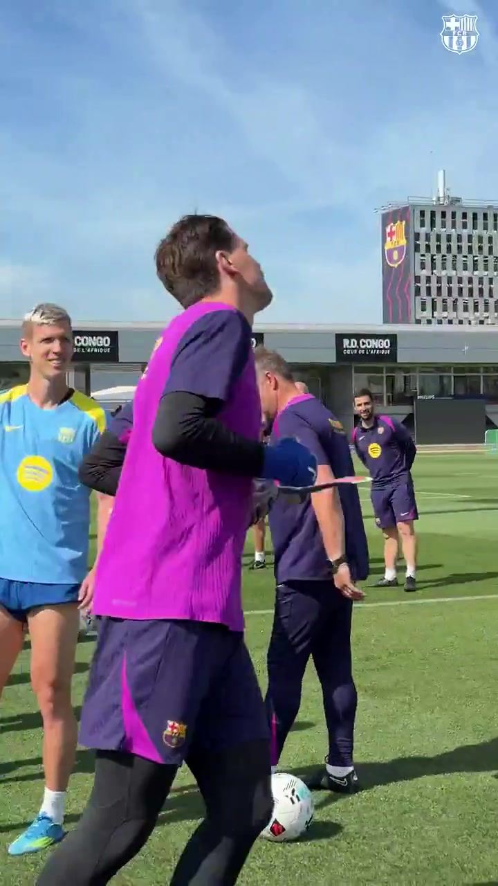 什琴斯尼迎来36岁生日，巴萨队友拍打仪式为他庆生