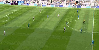 纽卡1-1扳平伯恩茅斯！奥苏拉破门，VAR介入判定对手乌龙助攻