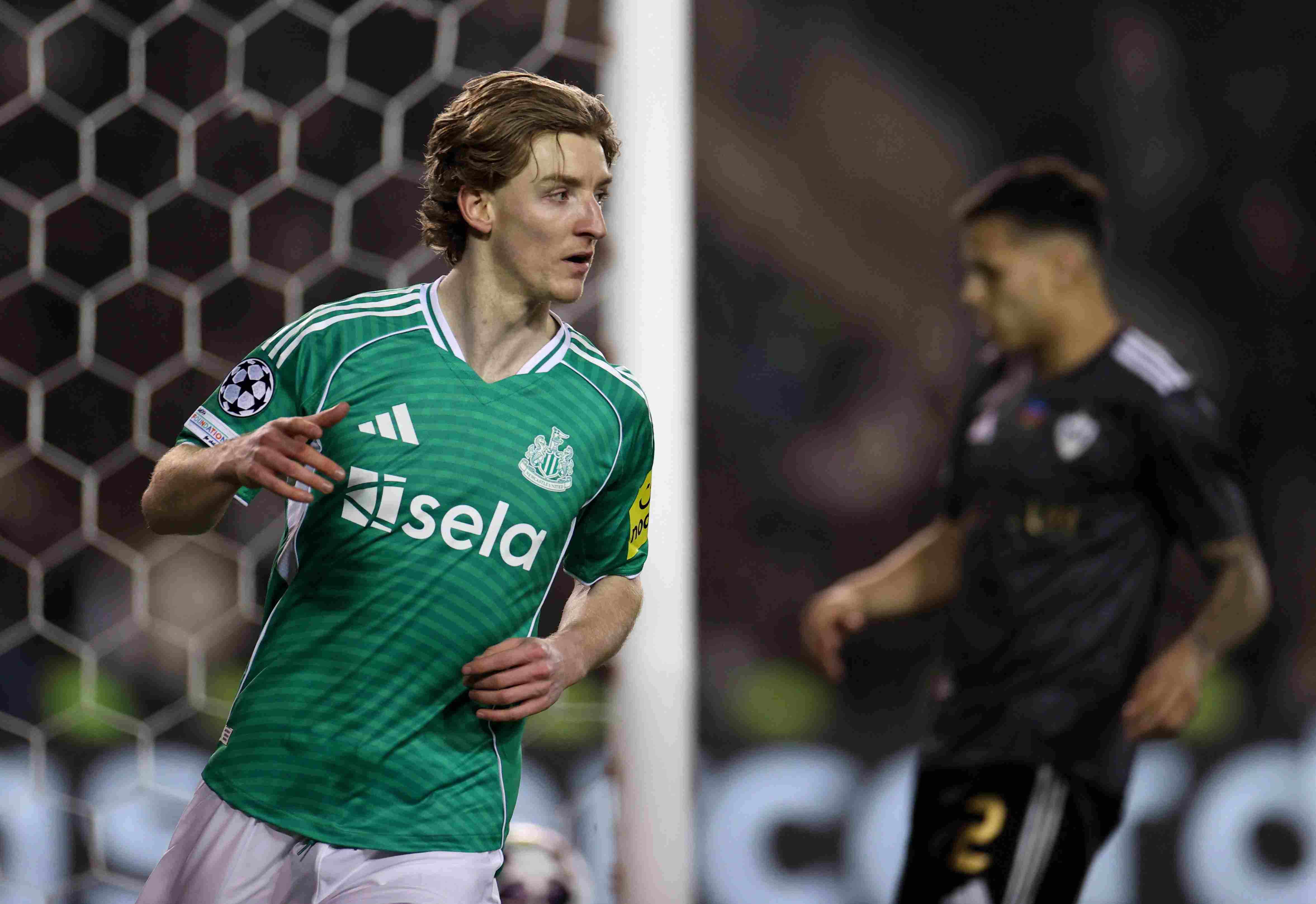 德天空：拜仁未放弃签戈登 个人条款不是问题 关键须与纽卡达协议