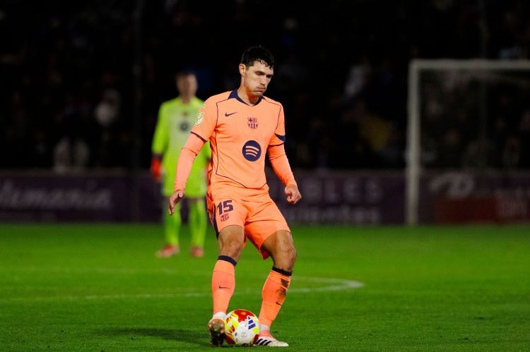 世体：滕森拒绝了巴萨续约报价，但仍想留队并要求经纪人继续谈判