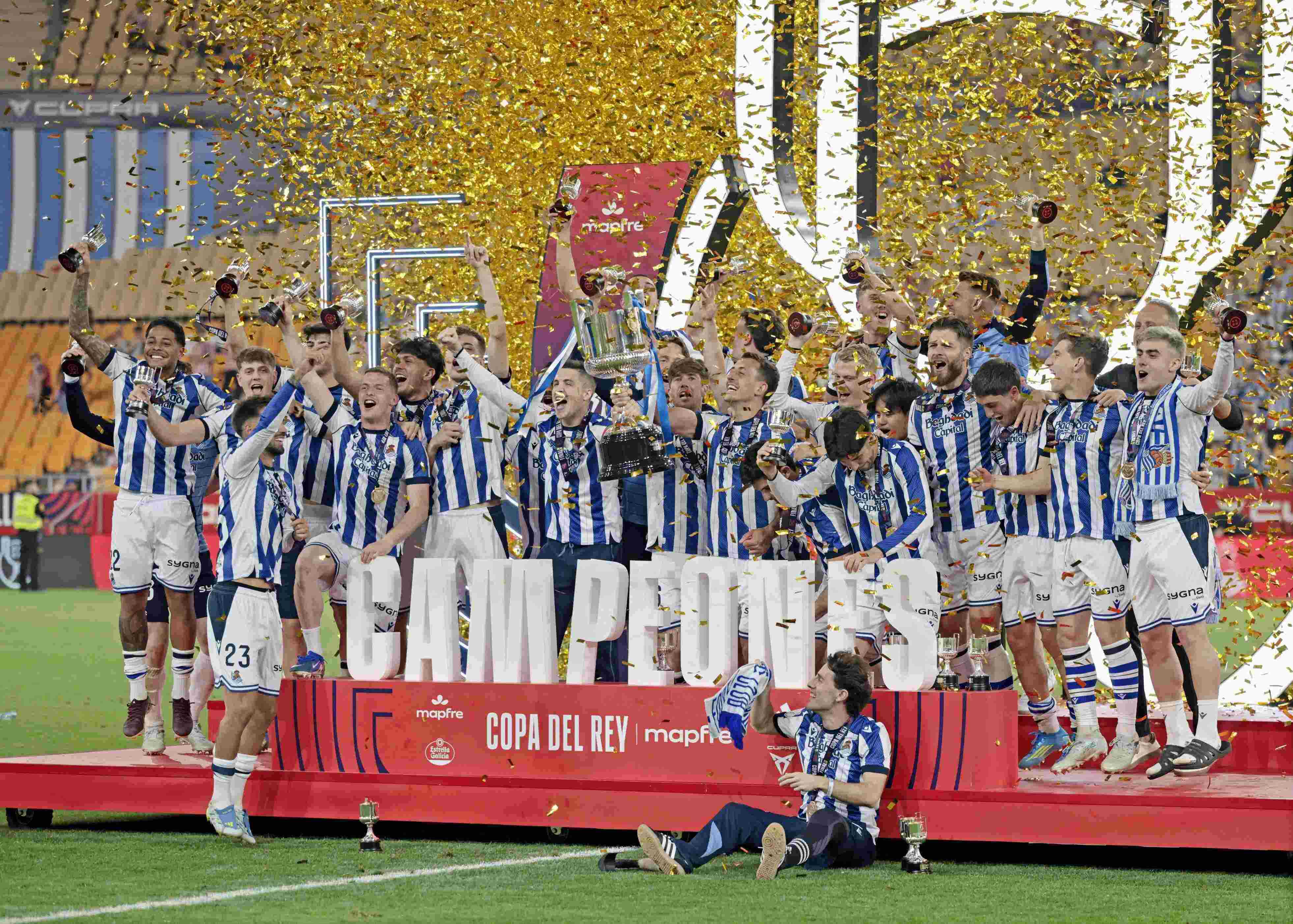 马卡报：皇家社会全队今天返程，下周一将举行国王杯夺冠庆祝活动