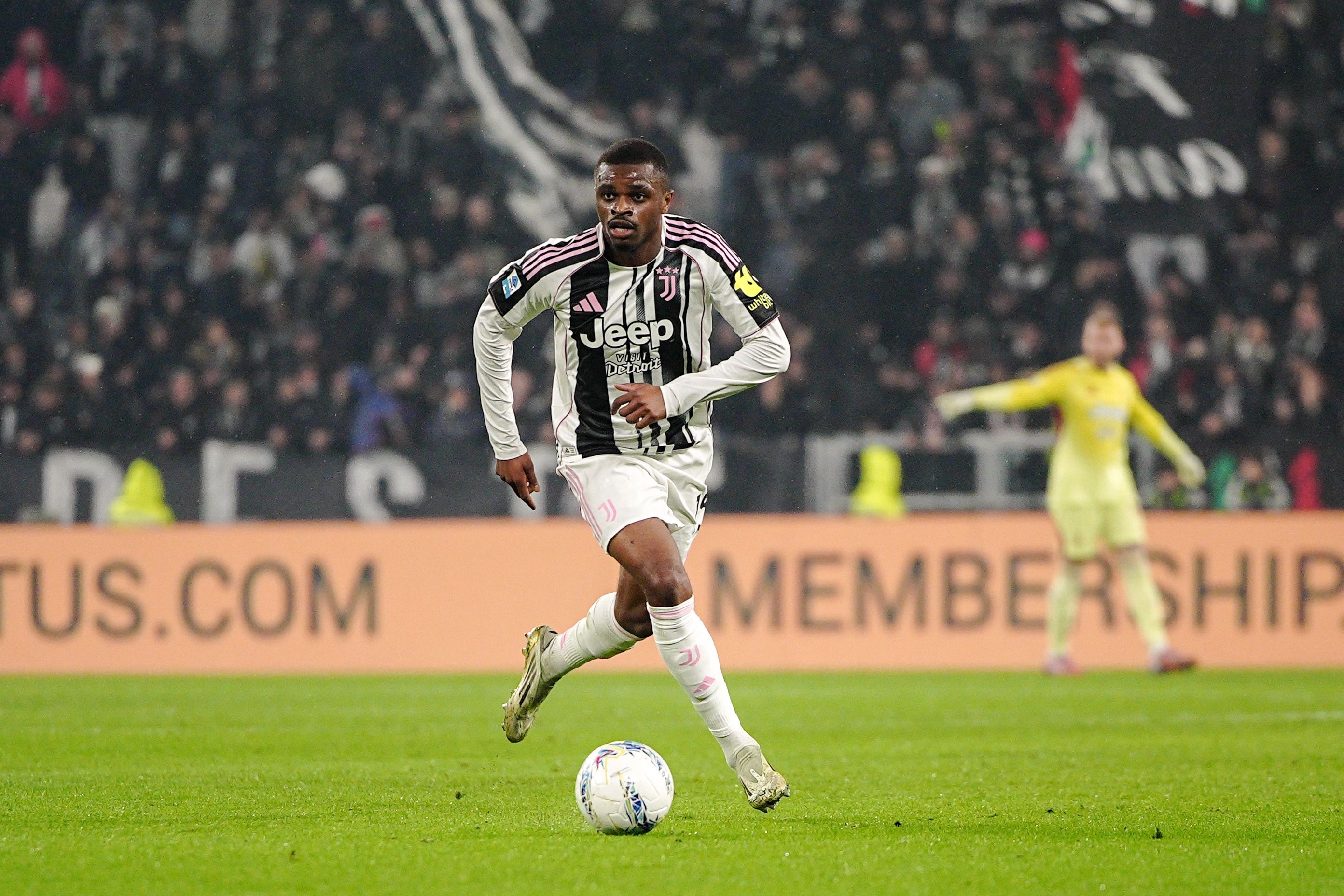 都体：尤文下一步要续约卡卢卢，年薪接近洛卡特利