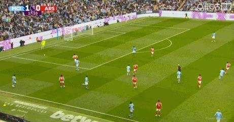 又是你俩？！多纳鲁马超巨失误致丢球，本场解说詹俊 张璐