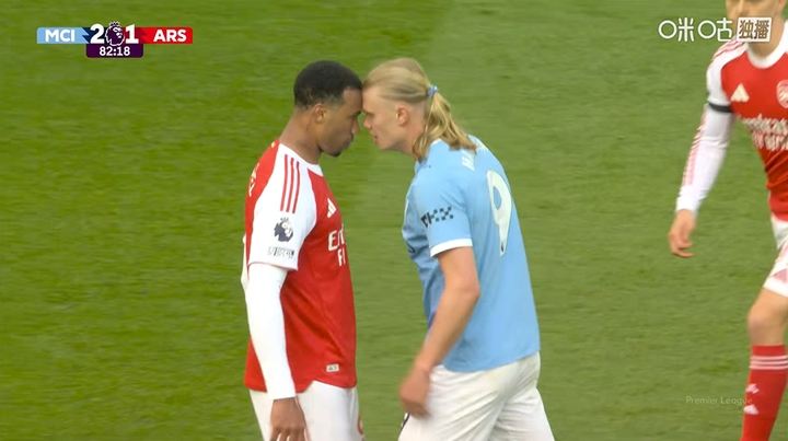 杠上了！哈兰德、加布里埃尔顶牛两队爆发冲突，两人各吃一黄！