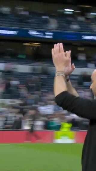 布莱顿致敬功勋主帅德泽尔比：很高兴见到你，罗伯特！