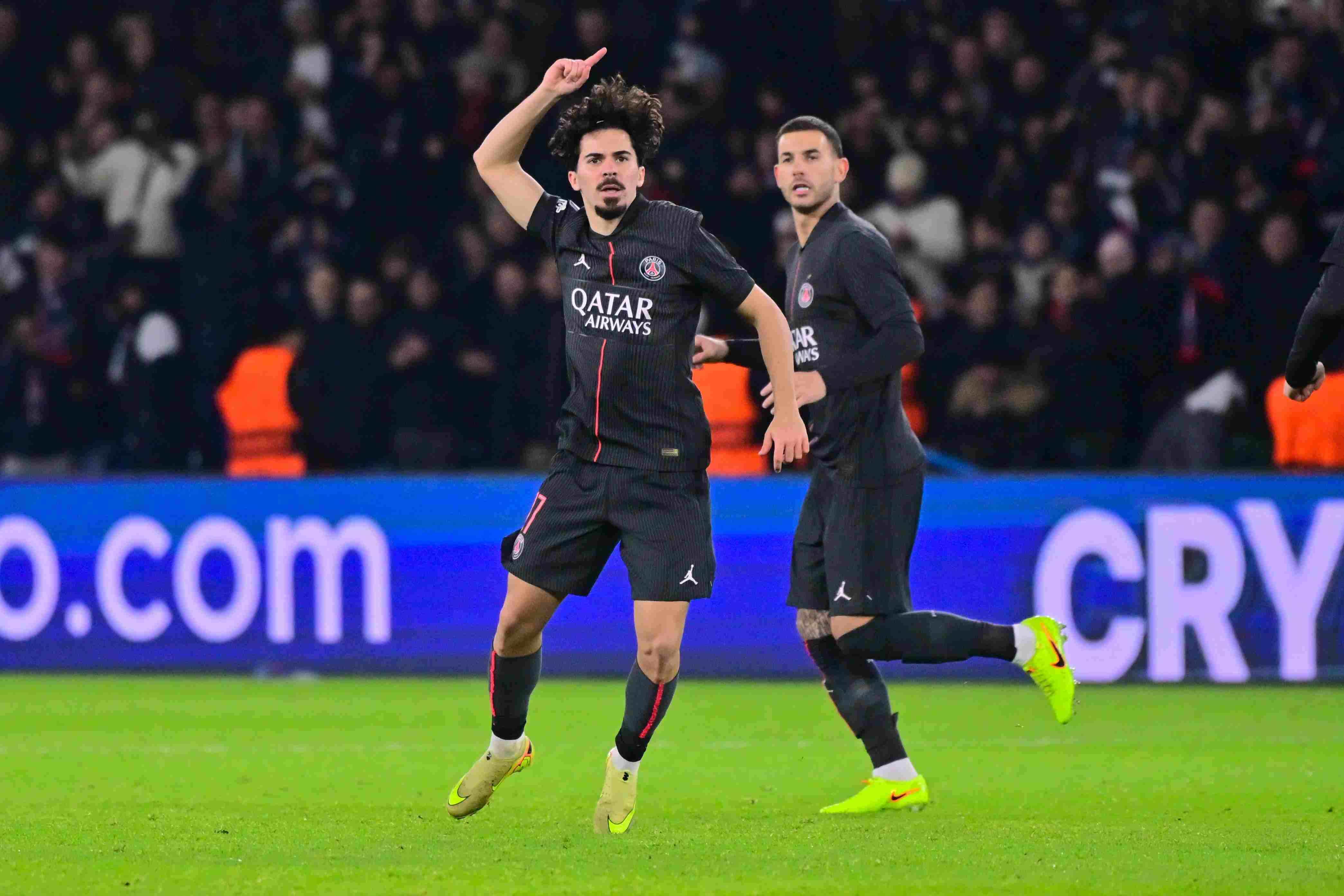 队报：巴黎中场维蒂尼亚今天将接受核磁共振检查，以确定伤情