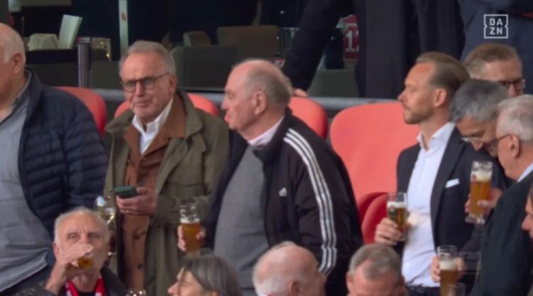 图片报：赫内斯等拜仁高层在看台小酌，庆祝球队卫冕德甲冠军