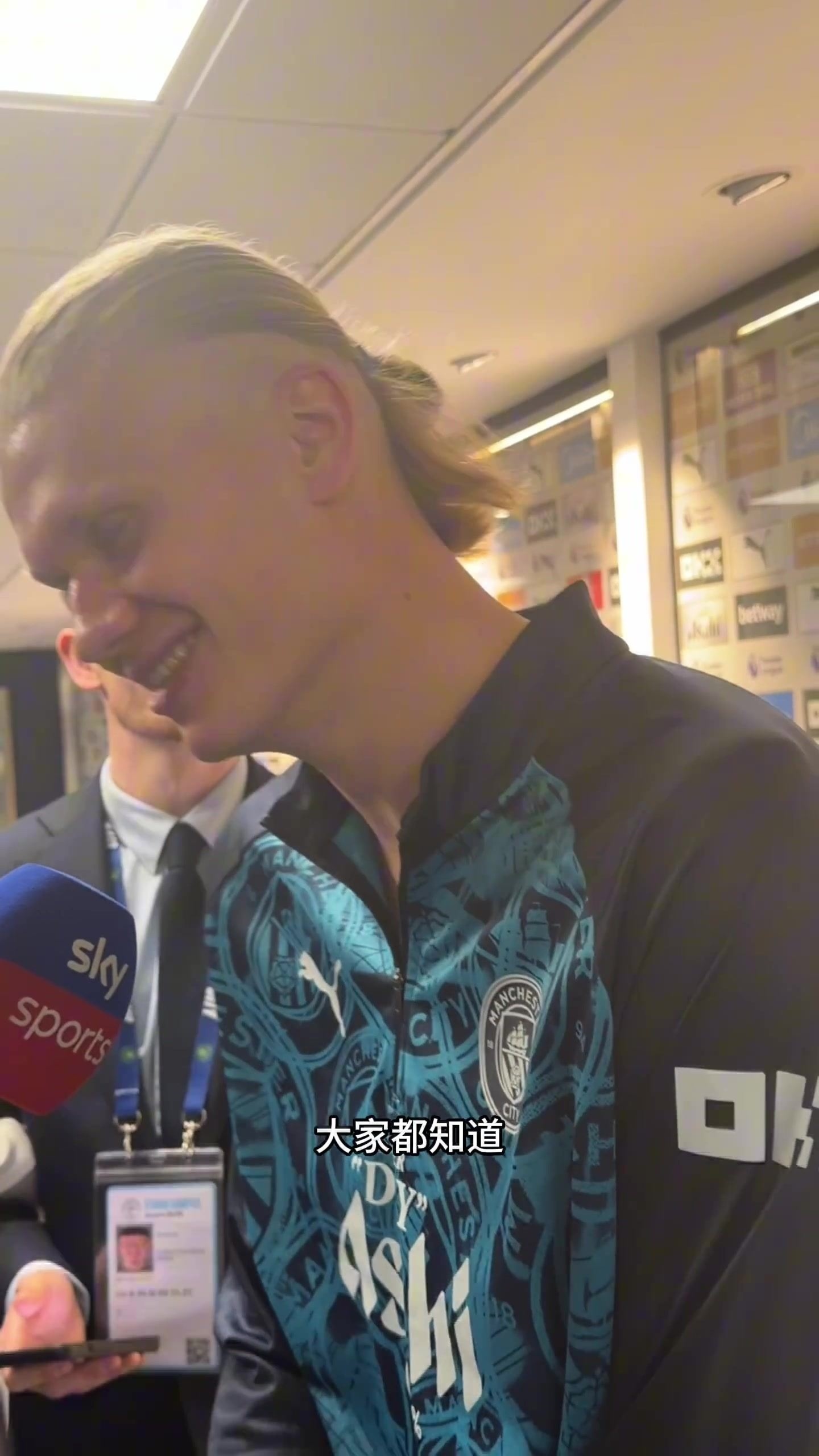 哈兰德：我的身上有不少抓伤，有时候我女朋友看了都不高兴