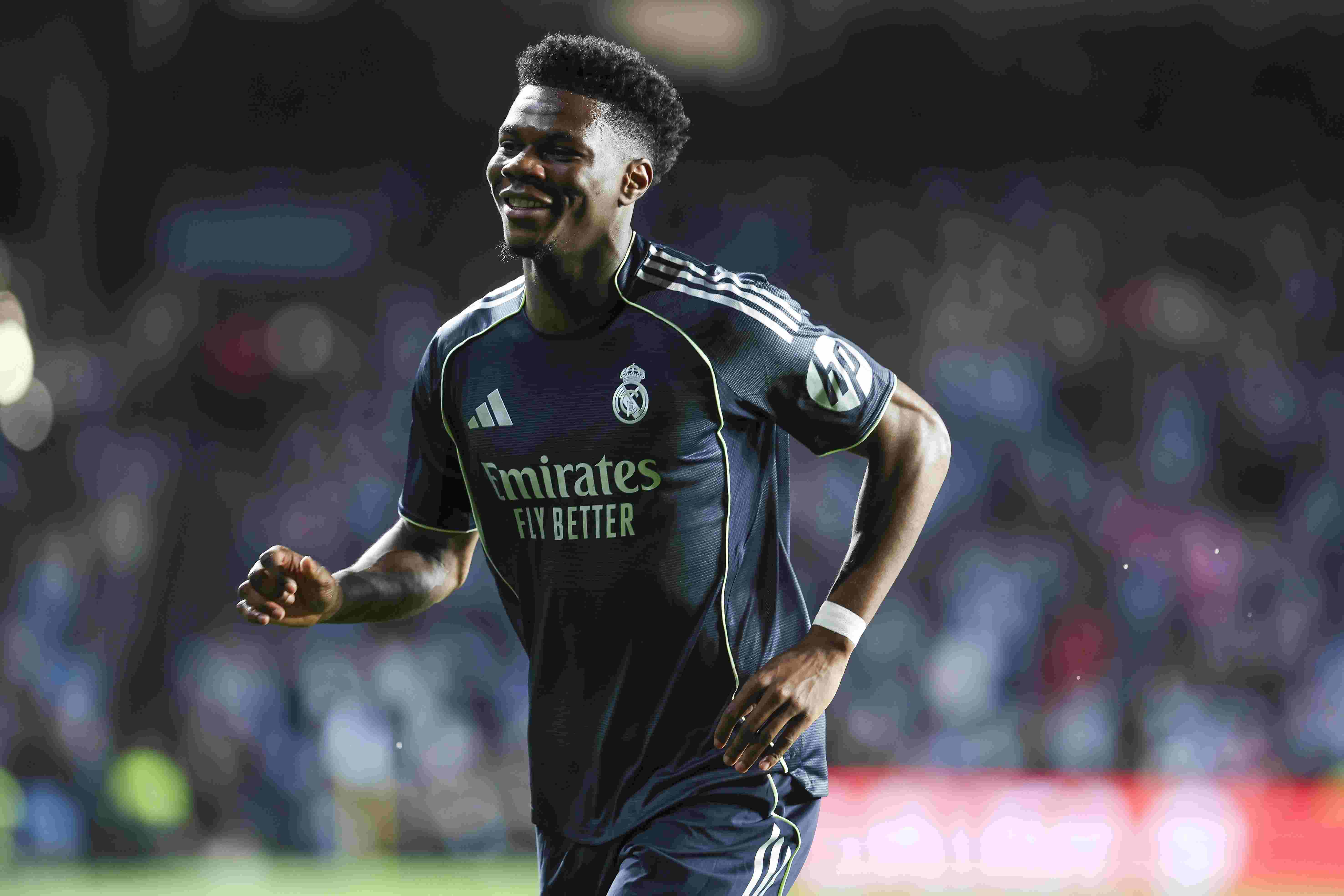 电讯报：曼联正密切关注琼阿梅尼在皇马的情况！他们想签顶级后腰