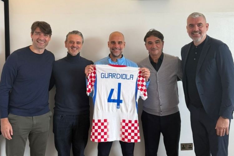 克罗地亚代表团造访曼市与瓜帅见面，并赠送瓜帅专属4号球衣