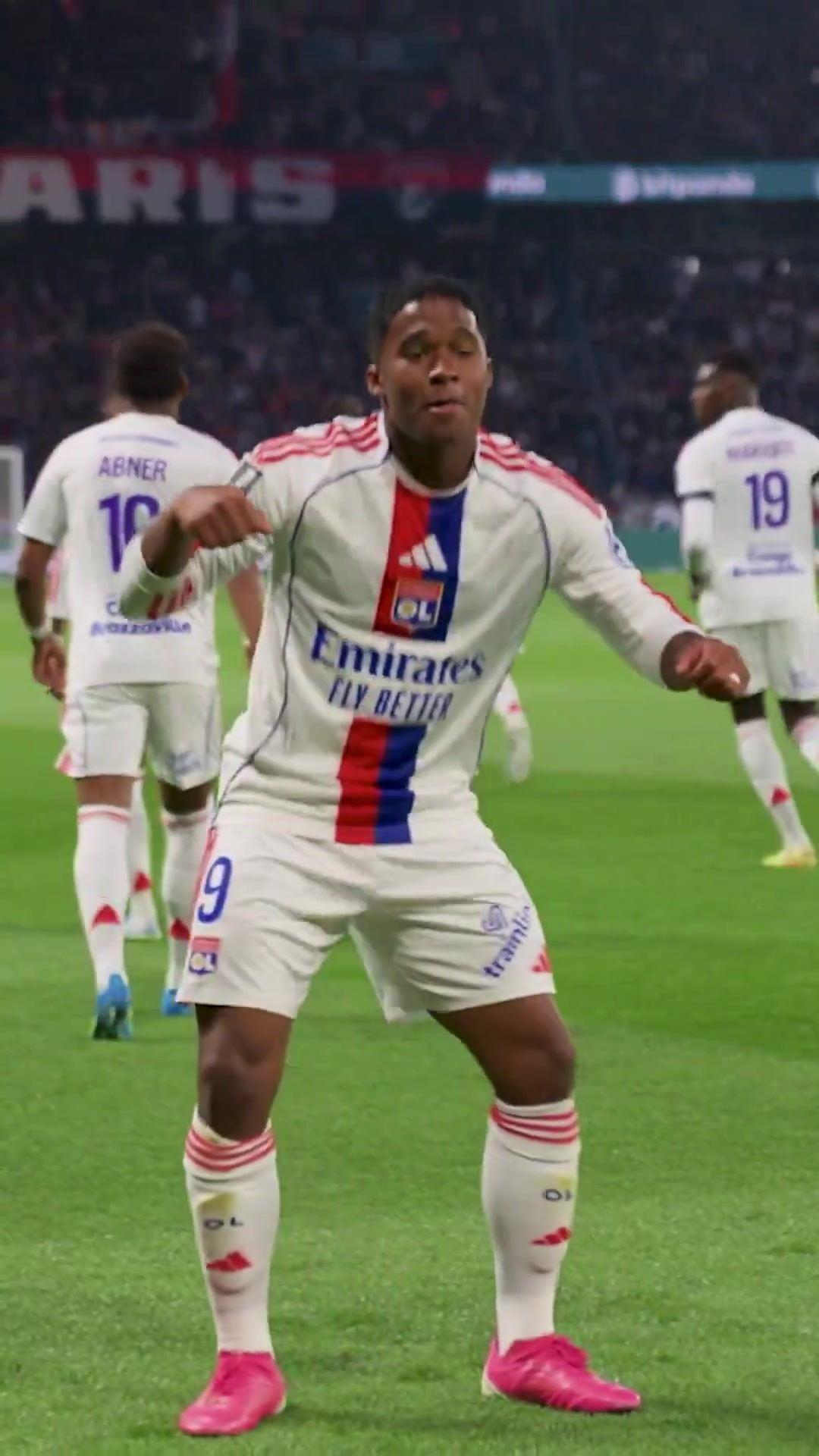 阿什拉夫批评恩德里克跳舞庆祝：他跳了15秒，已超过尊重的界限