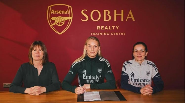 参加4次决赛均夺冠！阿森纳官方：续约女足前锋布莱克斯特纽斯