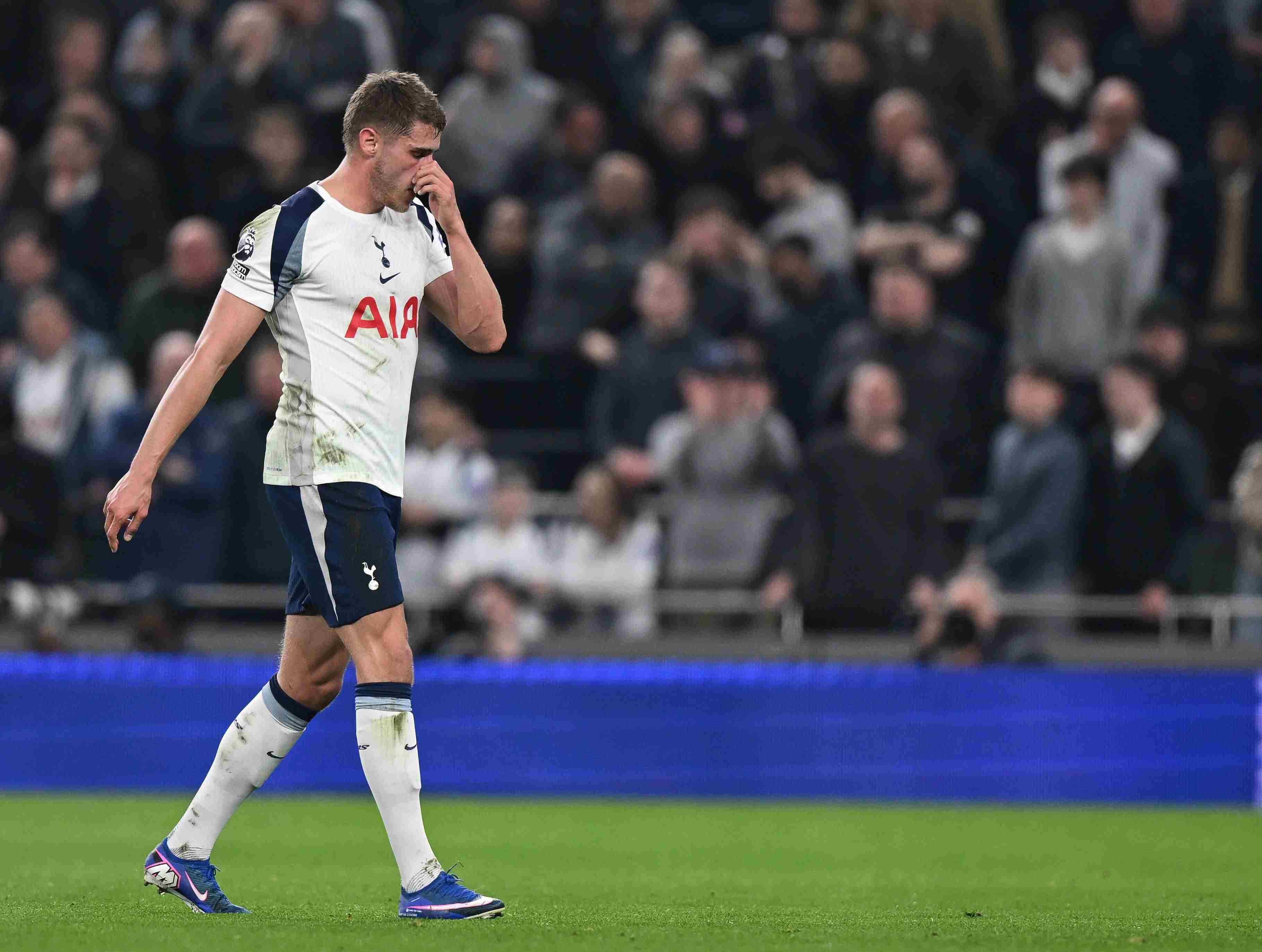 英媒：范德芬已开始处理他在伦敦的场外私事，此举预示他将离队