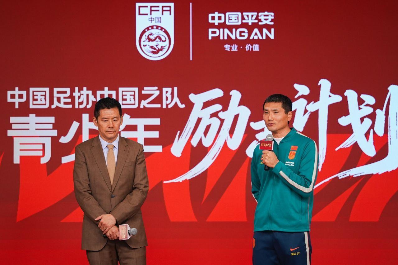 在现场|邵佳一、杨晨：当年有政策能更早留洋 最困难是语言、文化