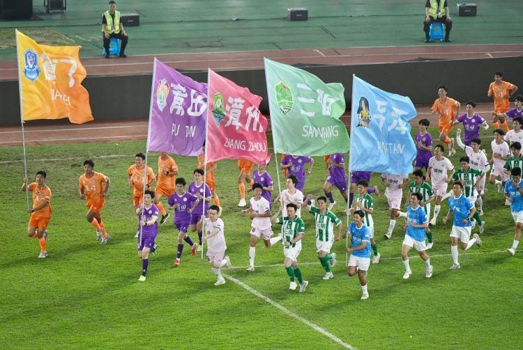 中国体育报评城市联赛火爆：拒绝跟风复制，警惕金元足球庸俗化