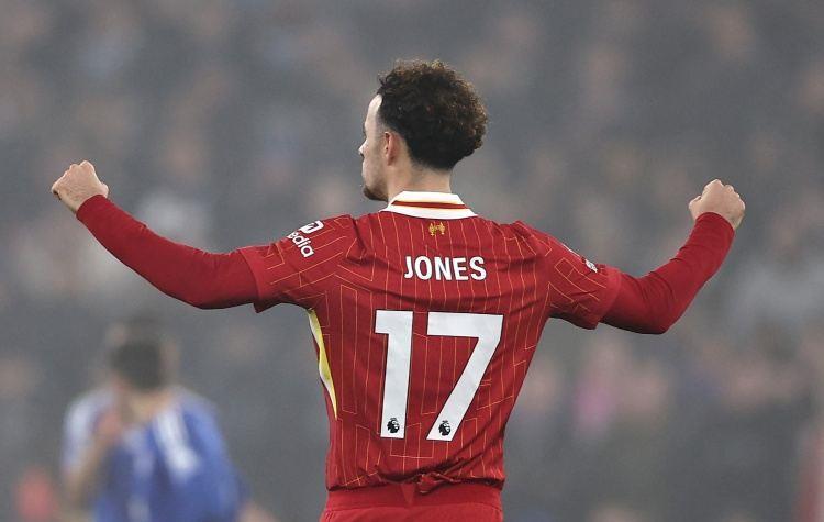 红军旧将：不明白琼斯为何不受斯洛特重用，麦卡踢那么差还能首发