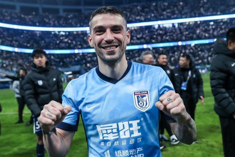 连场世界波！吕焯毅上轮补时远射绝杀，斯坦丘本轮凌空轰死角制胜