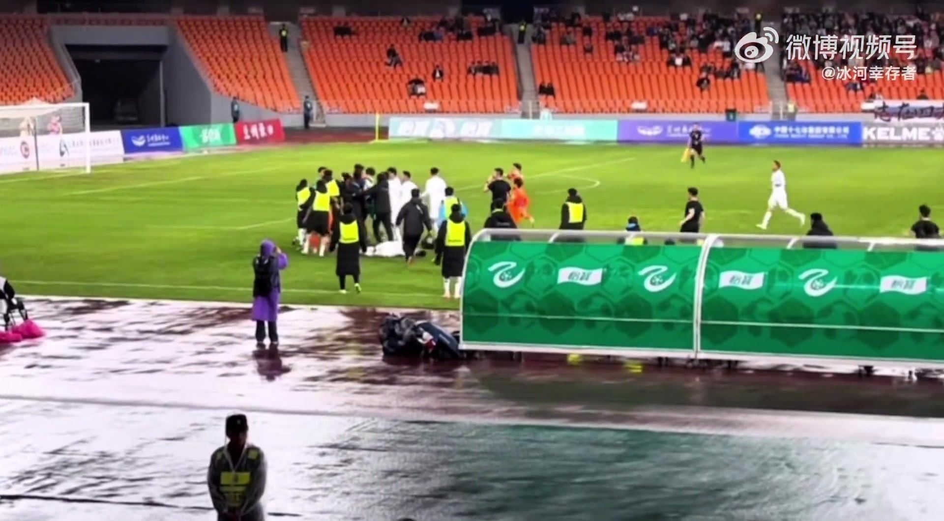 禁5场罚2.5万！中乙助教击打泰山B队梅帅军头部 博主曝光打人视频