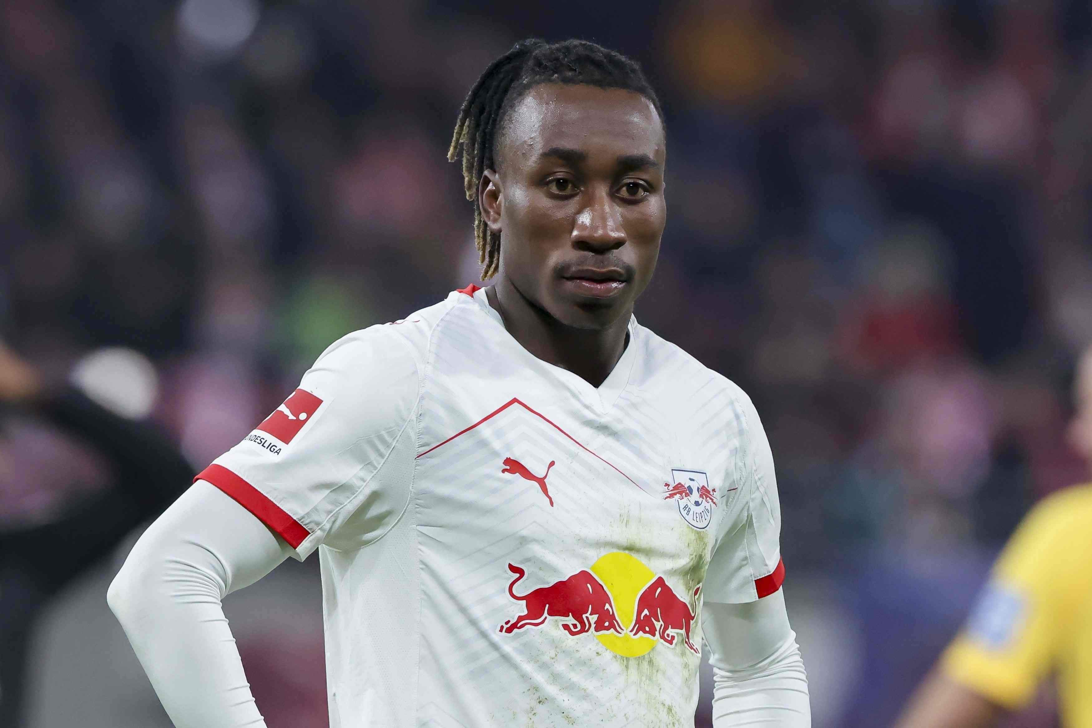 天空：曼城今夏锋线目标包括迪奥曼德和克鲁皮，右后卫则是雷德