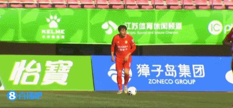中乙抽象乌龙！大连英博B队小将头球解围变吊射 越过出击门将入网