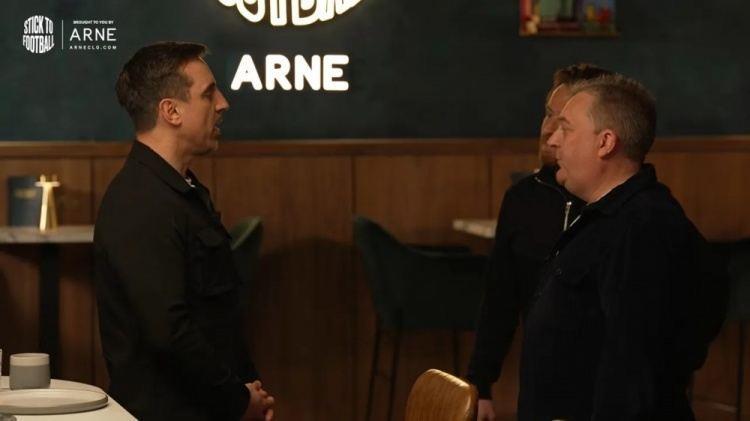 内维尔与21年前冲突过的埃弗顿球迷重逢：你个混蛋！我还记得你