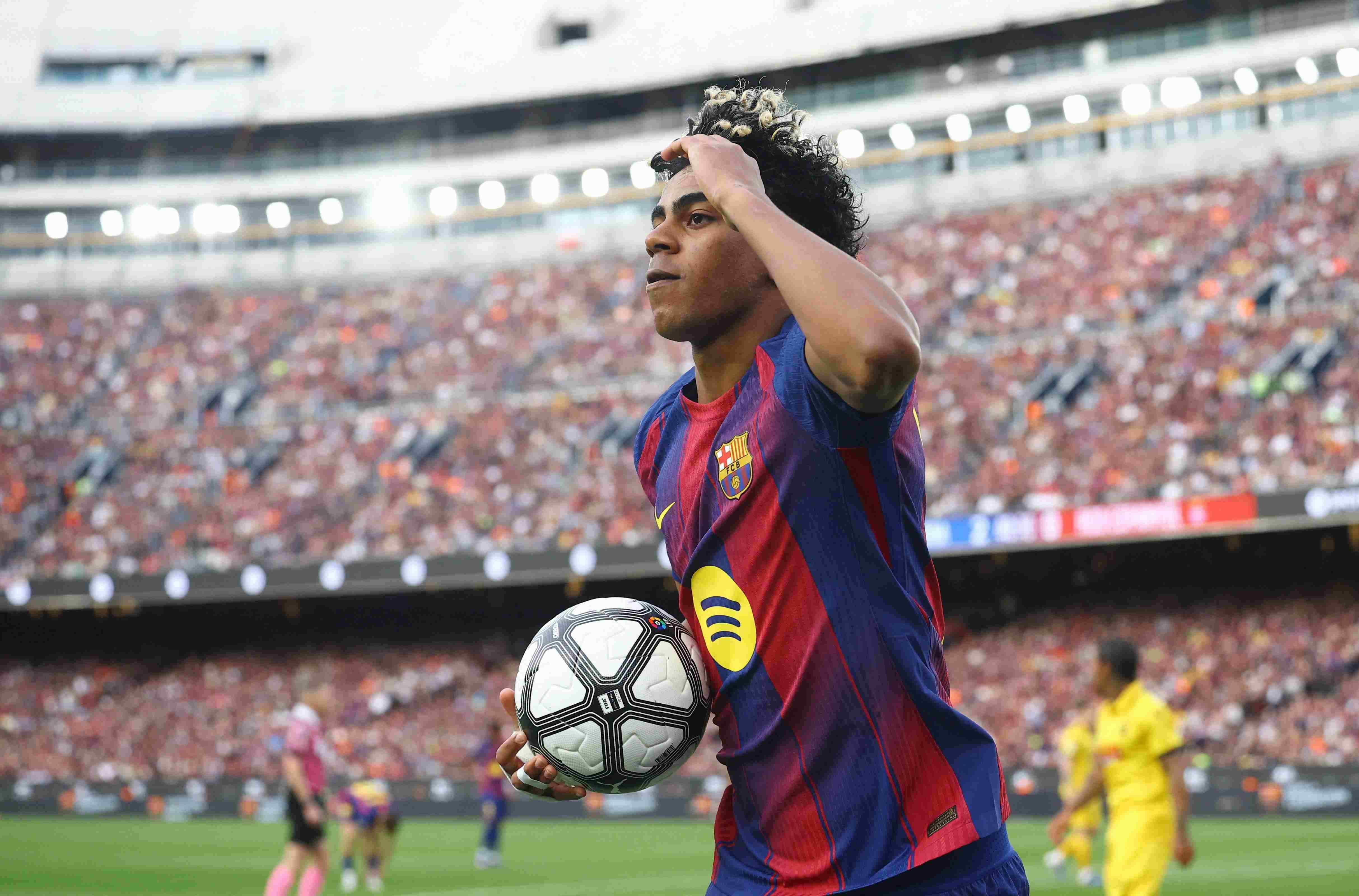 物是人非！每体：亚马尔童年踢球的罗卡丰达街区目前已经严禁踢球