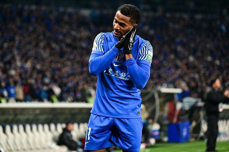 记者：申花飞抵郑州米内罗、李可继续因伤休战，蒋圣龙仍在静养