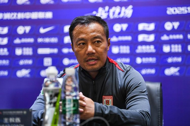 亚泰主帅阎峰：定位球效果不理想，大家都很拼但细节做得不够好