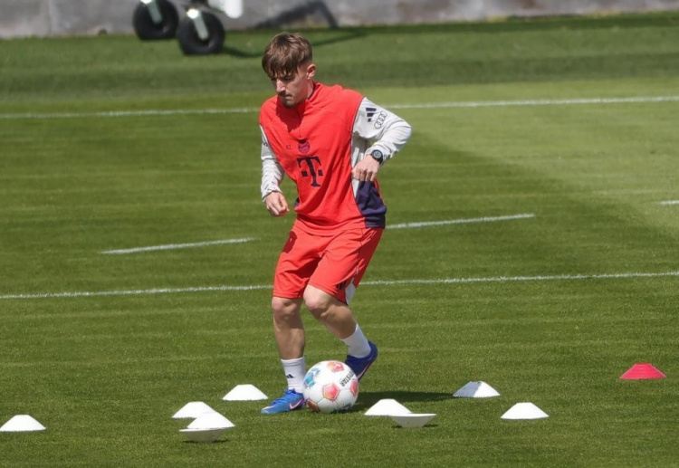 德媒：18岁卡尔训练恢复情况良好，有望在客战巴黎时复出