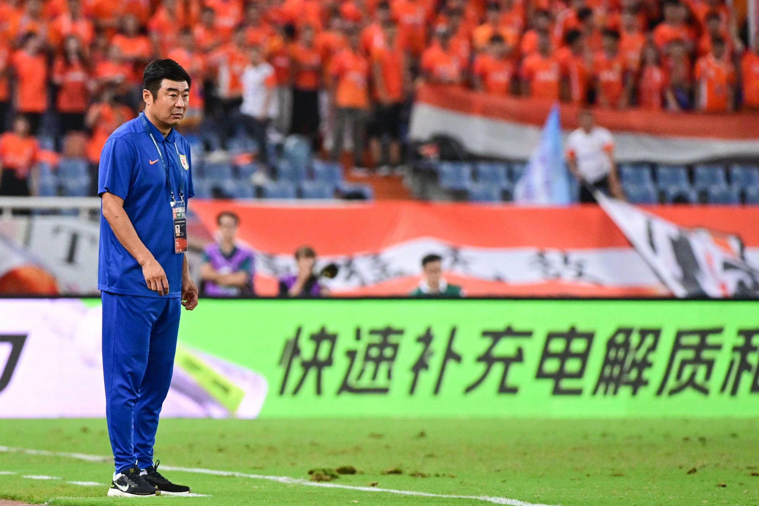 足球报：韩鹏真实定位只是俱乐部员工，并非独立的教练团队领导者