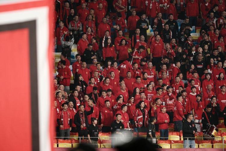 记者：据说超8000名成都球迷前往上海，最多客场球迷纪录没跑了